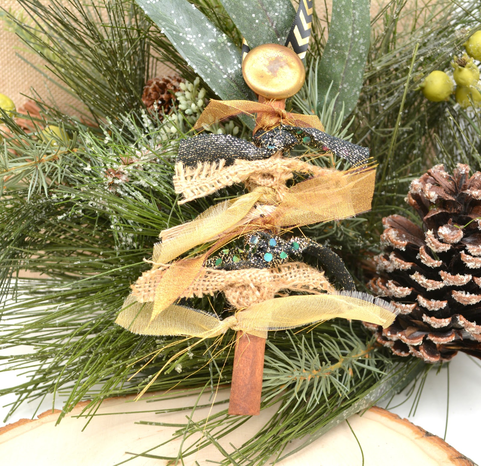 Life With 4 Boys: Cinnamon Stick Cloth Christmas Tree Ornament #DIY