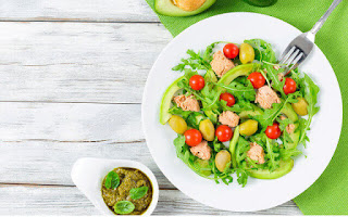 El atún es rico en omega 3 y ayuda a controlar el peso ensalada de atún