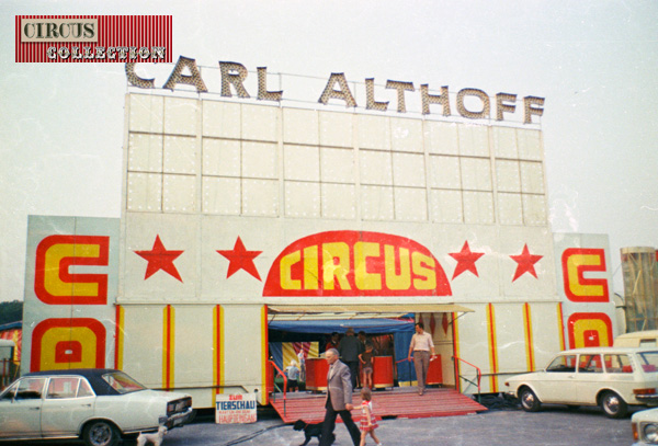 partie centrale de l'entrée du cirque Carl Althoff