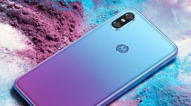 موتورولا تعلن عن هاتفها Motorola P30 الشبيه بهاتف آيفون إكس موتورولا تعلن عن هاتفها Motorola P30 الشبيه بهاتف آيفون إكس