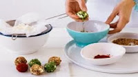 http://homemade-recipes.blogspot.com/2013/11/how-to-make-labne-balls.html