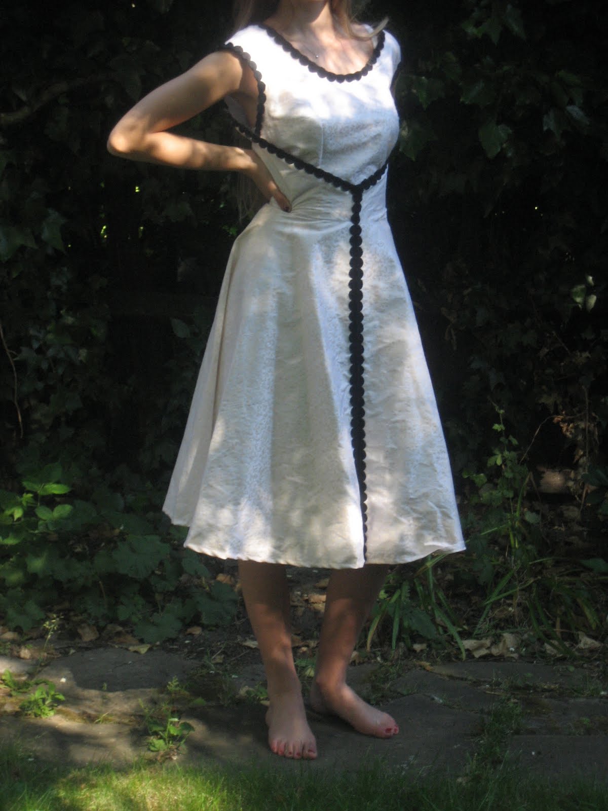 stitch-me-softly-walkaway-dress-vs-60s-full-skirt-dress