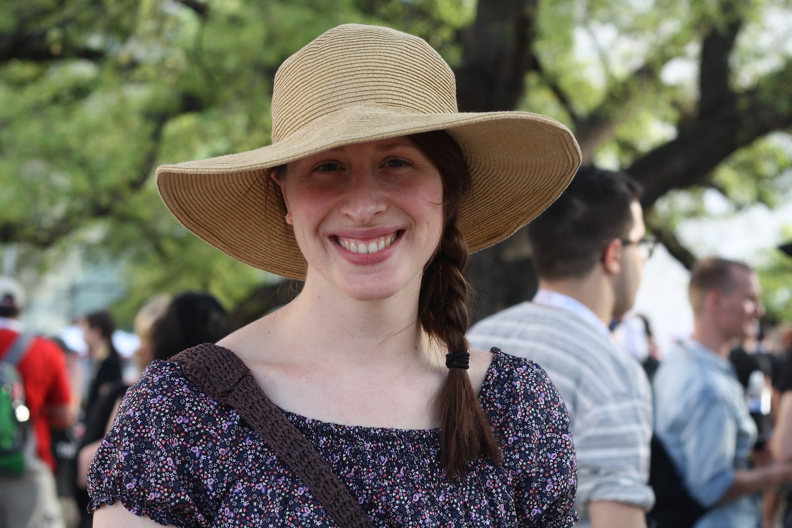 girl at sxsw wearing a wide-brim hat
