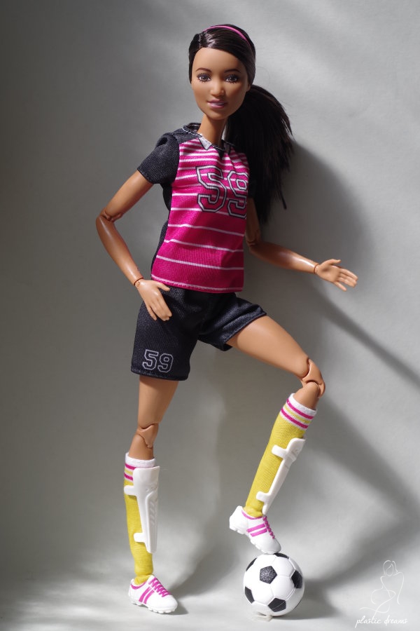 Plastic Dreams :: Barbie et miniatures: Made To Move Barbie Doll
