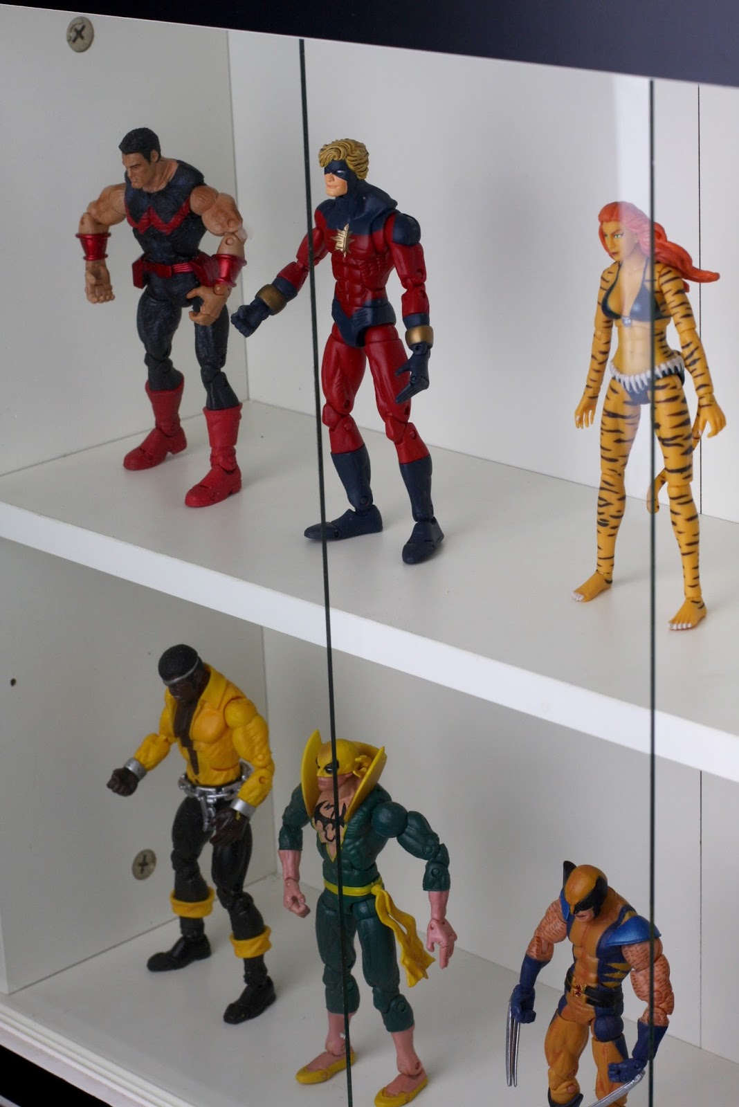 GEEK DIY BAM!: SLIDING GLASS DOOR ACTION FIGURE DISPLAY CASE DIY