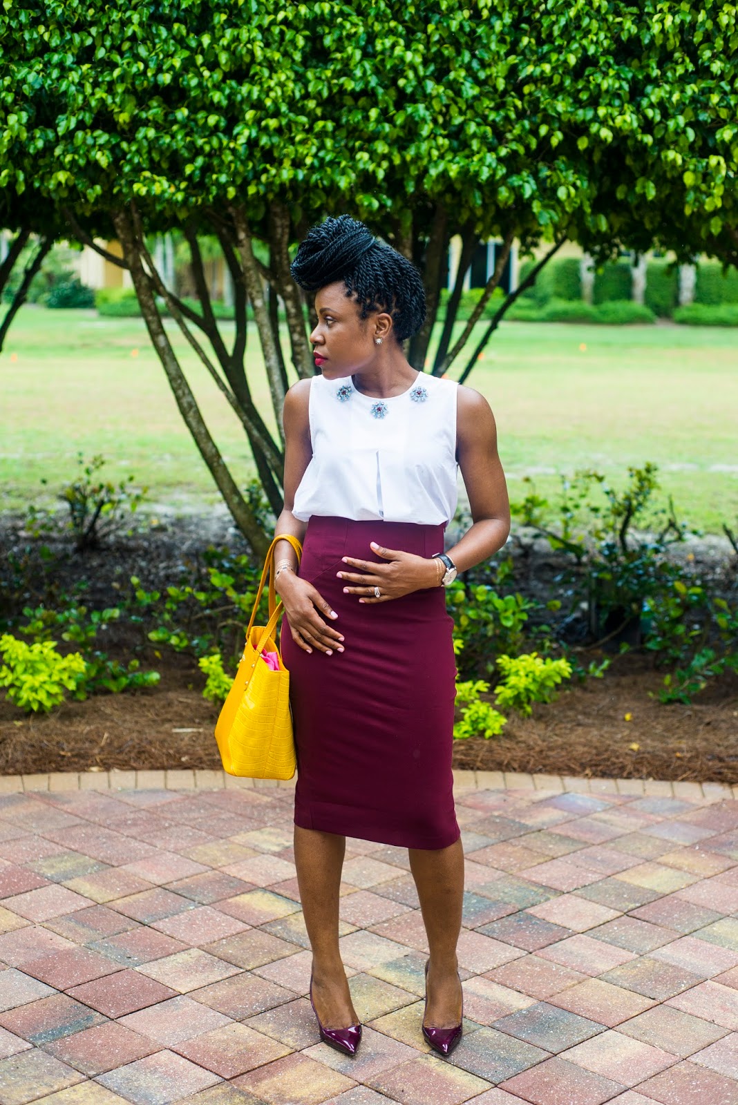 What to wear to work: Pencil skirt and an embellished blouse - Titi's  Passion, image size:1068x1600