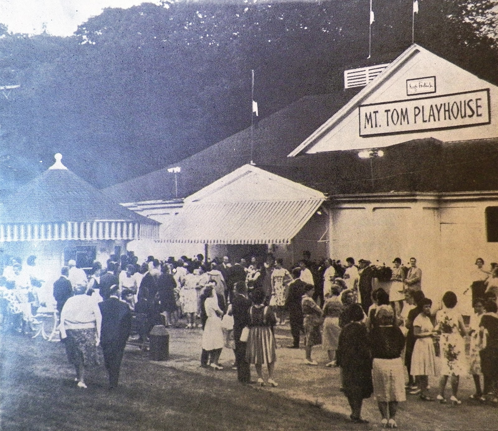 New England Travels Theatre on Mt. Tom, Holyoke, Mass. Calling for