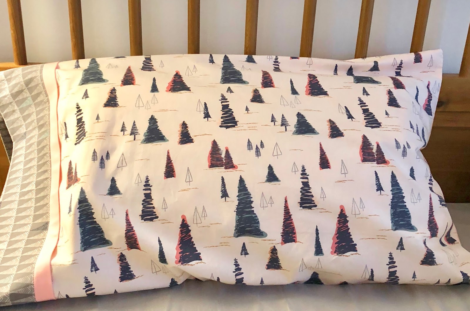 she can quilt Holiday Pillowcase Tutorial Three Styles A FAL Tutorial