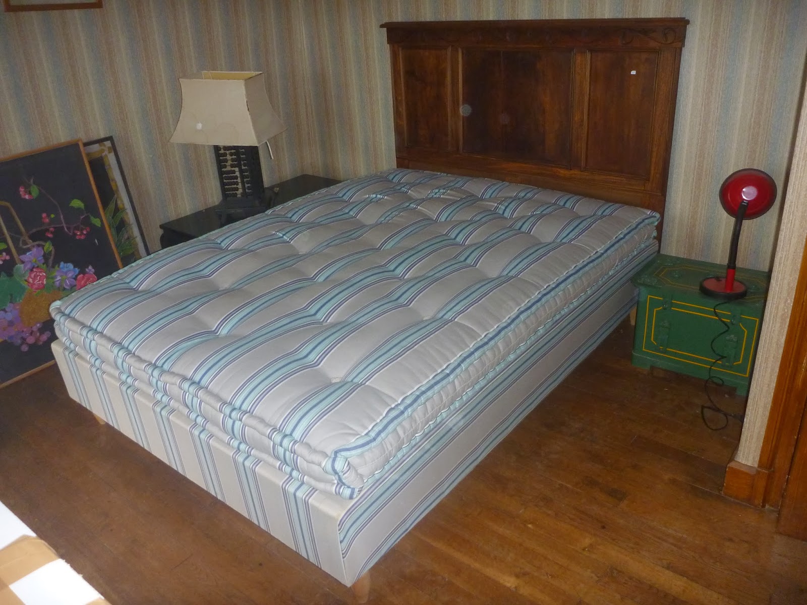 TAG online Double bed for sale, looks like a good mattress