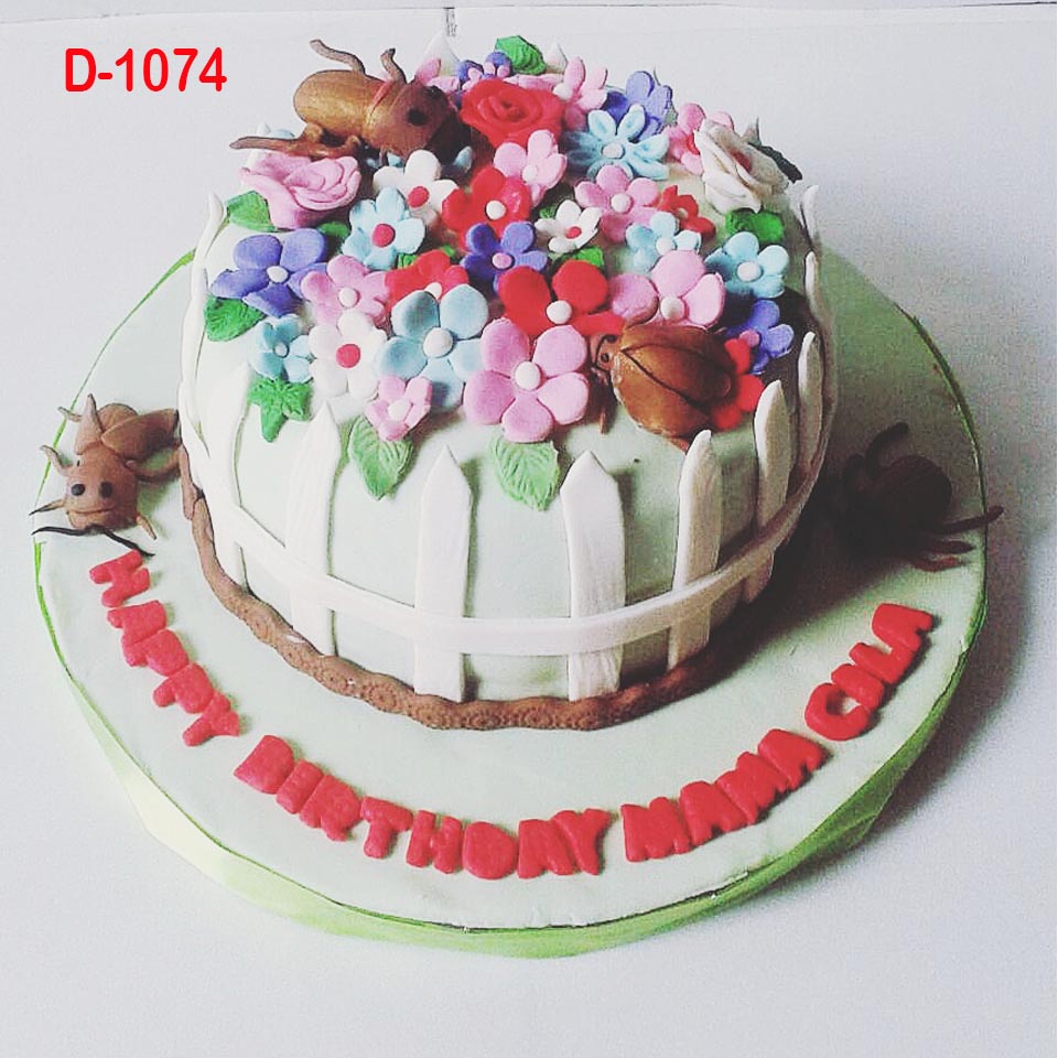 Sweety by Daniqa: Kue Ulang Tahun Bunga dan Kecoa