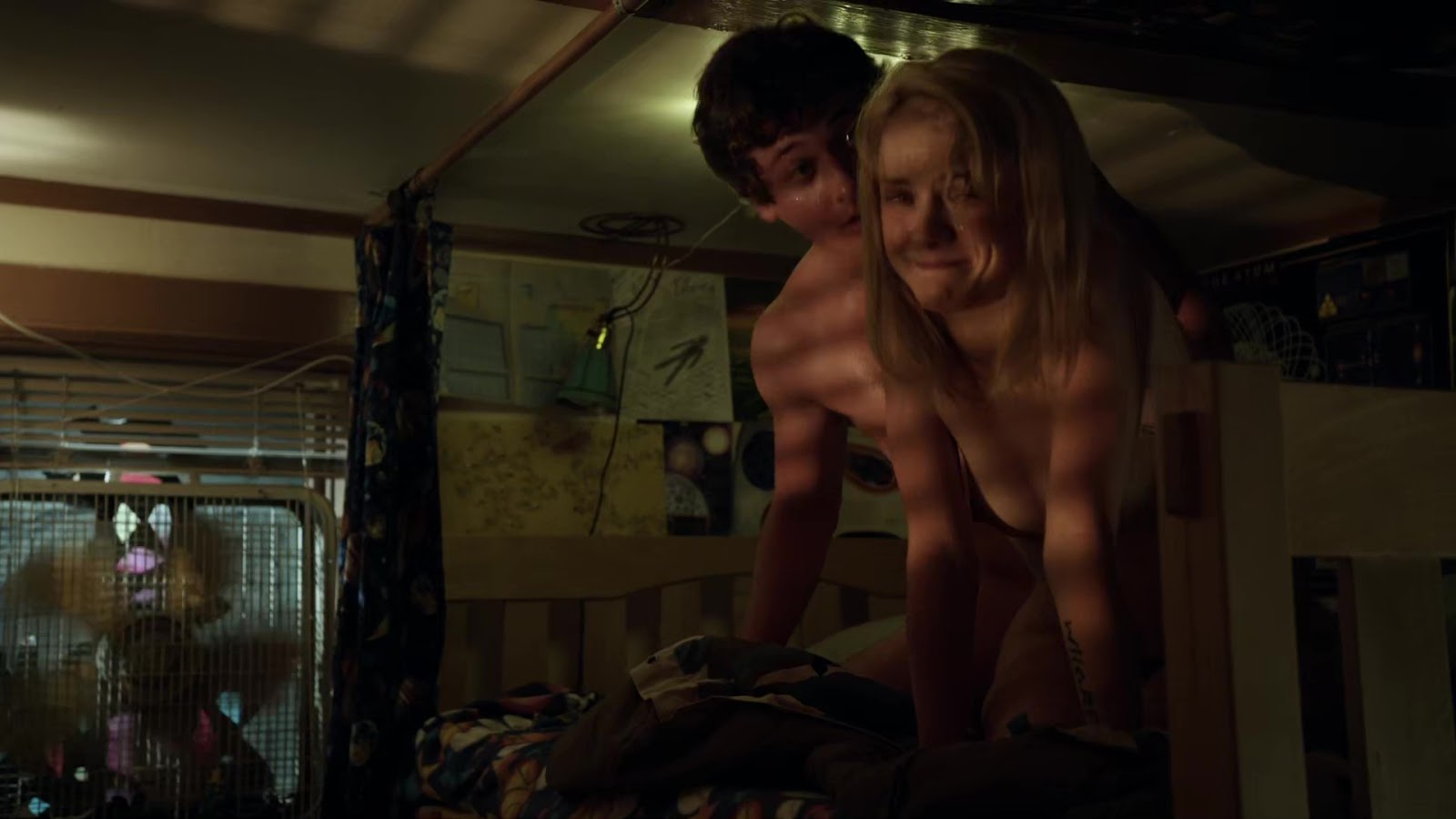 Jeremy Allen White shirtless in Shameless 2-03 "I'll Light A Cand...