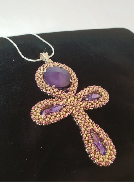 8 Awesome Beaded Cross Pendants Tutorials / The Beading Gem