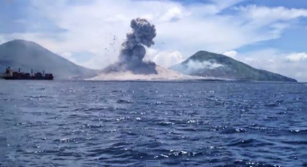 Absolute Must See...Best Footage of a Volcano Eruption Ever Captured