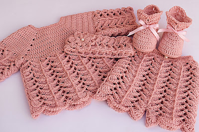 1 - Crochet IMAGEN de Peucos zapatitos o escarpines a conjunto con la chambrita rosa a crochet y ganchillo. MAJOVEL CROCHET