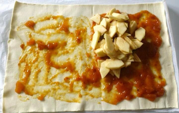 STRUDEL VELOCE CON MELE E MARMELLATA DI PESCHE