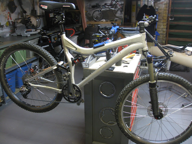 DIY Biking | How bike builds, bike travel and bike life can save the world: Building (Another