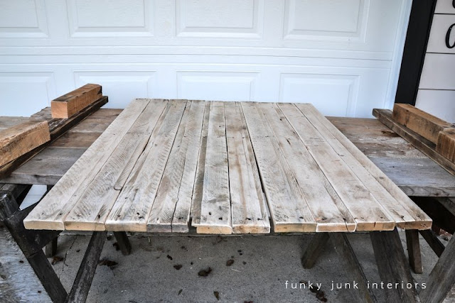 Learn how to build a rustic pallet wood coffee table from scratch! And decorate it well with plenty of cool vintage rusty junk! Learn how to build a rustic pallet wood coffee table from scratch! And decorate it well with plenty of cool vintage rusty junk!