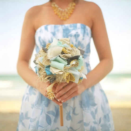 Alternatives+to+Bridesmaids+Carrying+Floral+Bouquets++Ribbon+Bouquet 