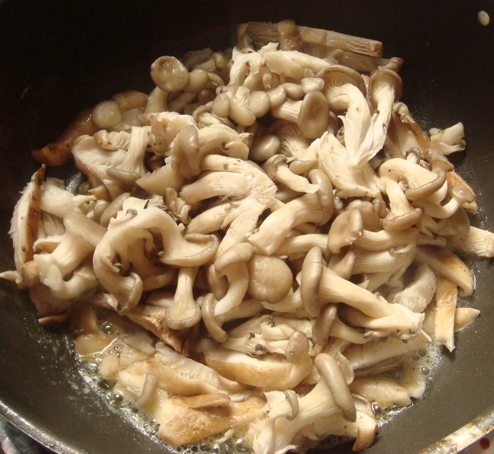 Receitinhas da Tere Shitake e Shimeji na manteiga