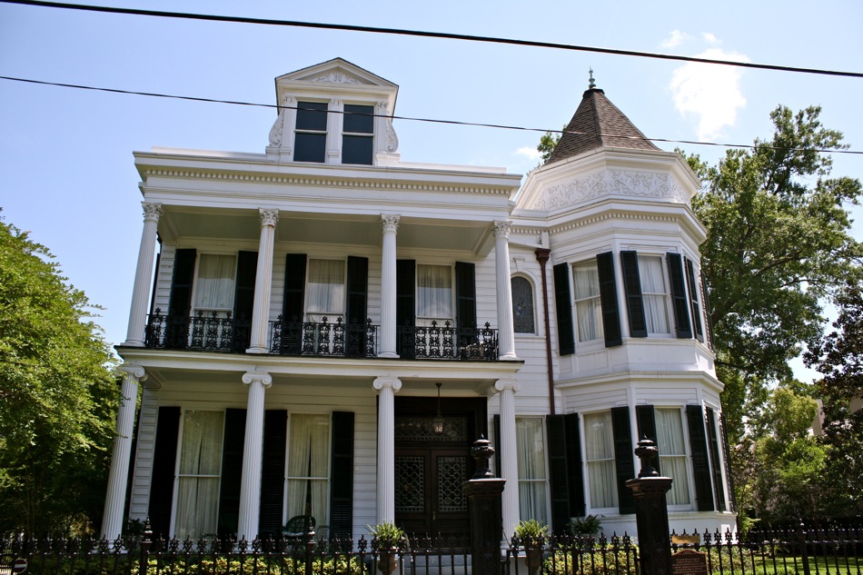 T and T New Orleans Warehouse District and Garden District