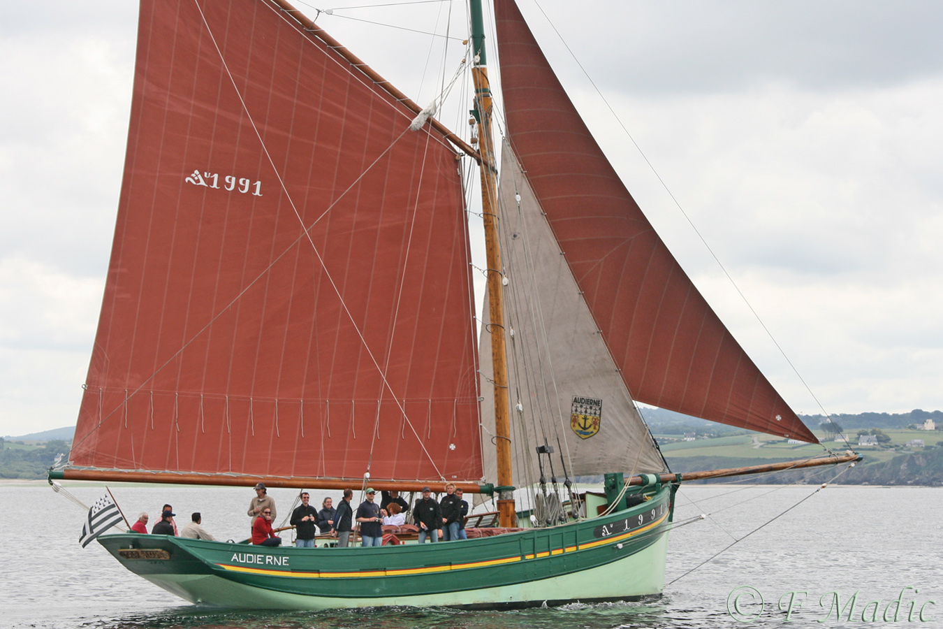 Voilier à un mât (voile aurique ou carrée) CAP SIZUN (Au 1991)