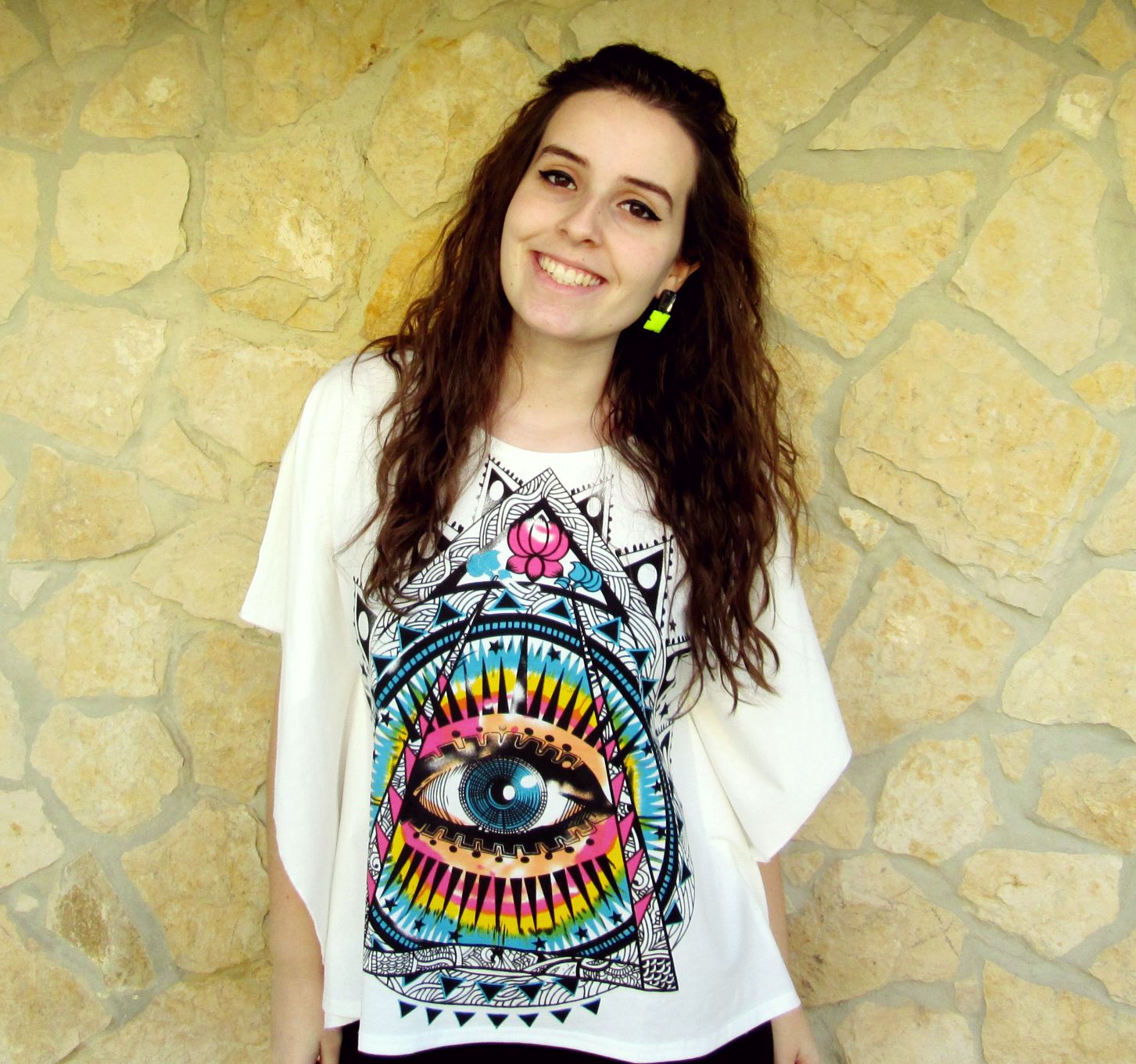 eye t-shirt smile girl