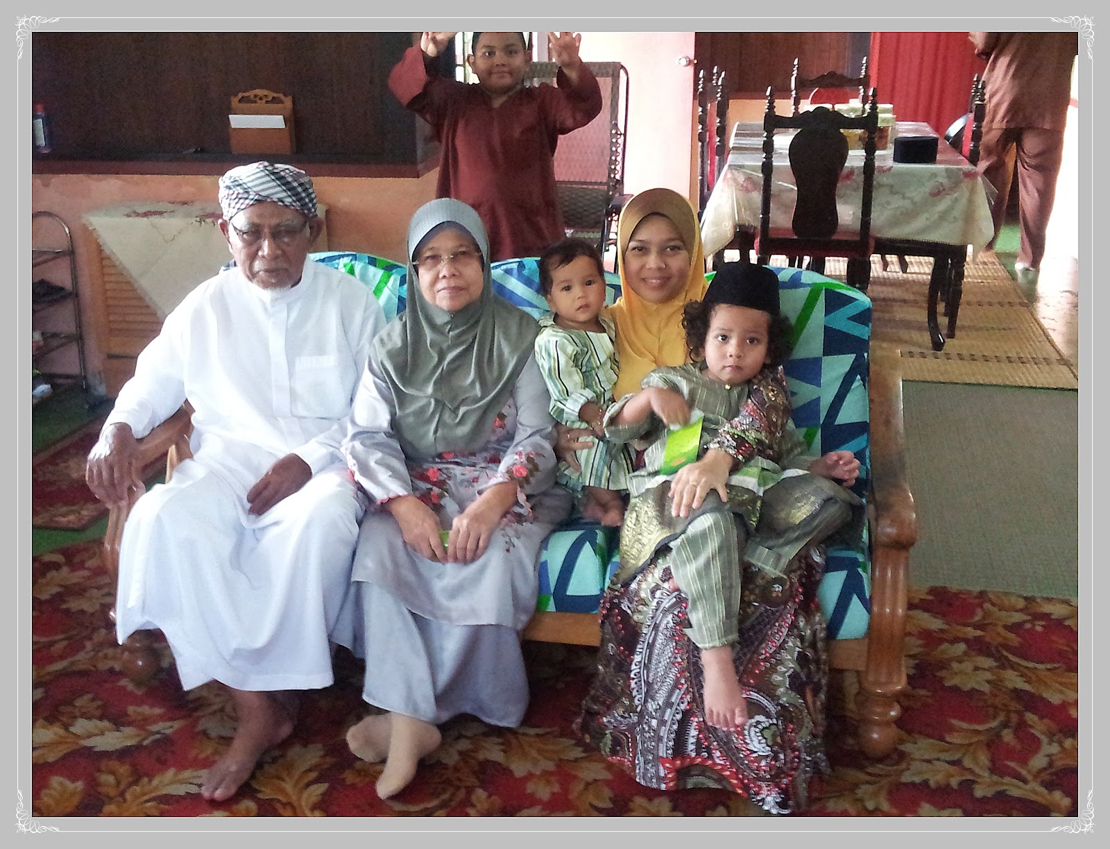 Kamarilham: Pantun Budi Bahasa : Menghormati Orang Tua