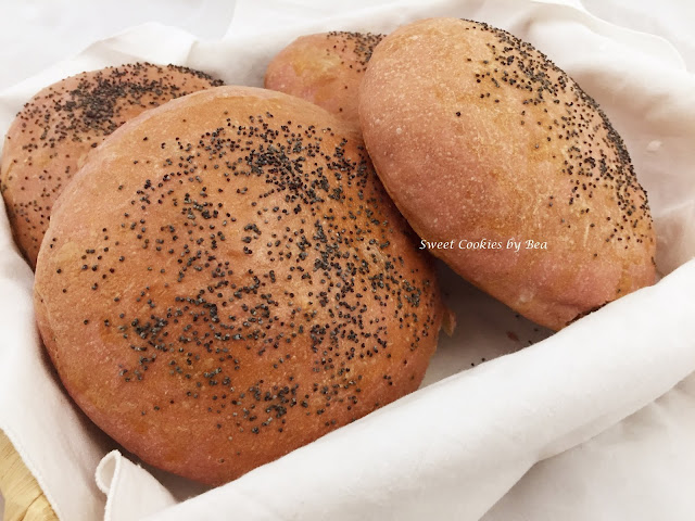 Pan de hamburguesas con remolacha