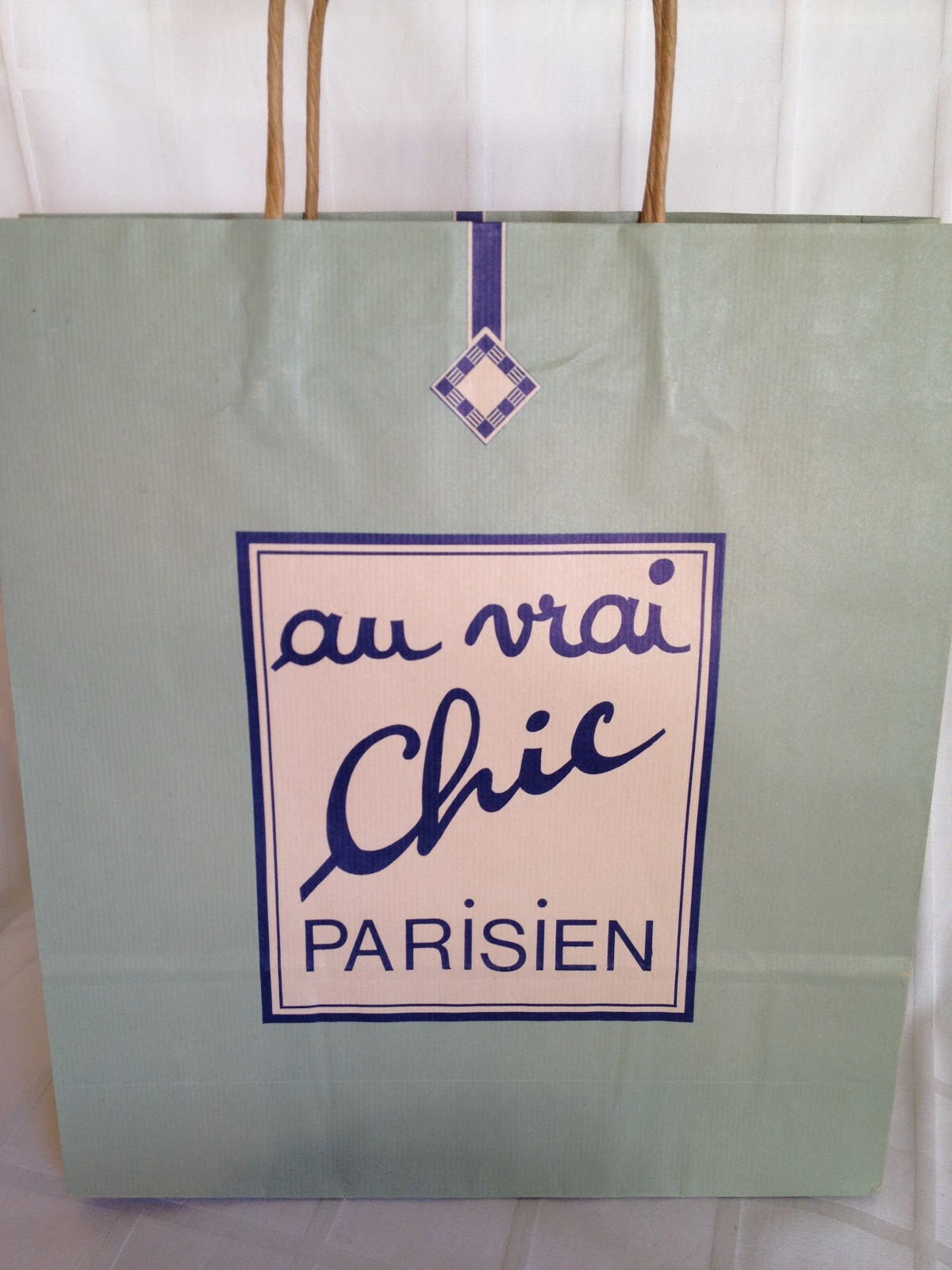 Bagatelle Au Vrai Chic Parisien Paris, 1992 Bagatelle Au Vrai Chic Parisien Paris, 1992