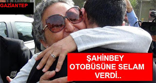 Selam veren anneye büyük jest