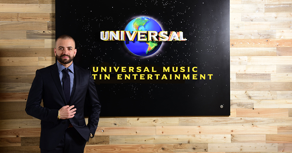 Nacho afianza relación con Universal Music Latin Entertainment como