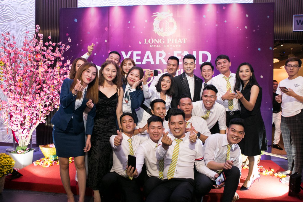 Bùng Nổ Cảm Xúc Tại Đêm Year End Party 2019 Của Địa Ốc Long Phát Bùng Nổ Cảm Xúc Tại Đêm Year End Party 2019 Của Địa Ốc Long Phát
