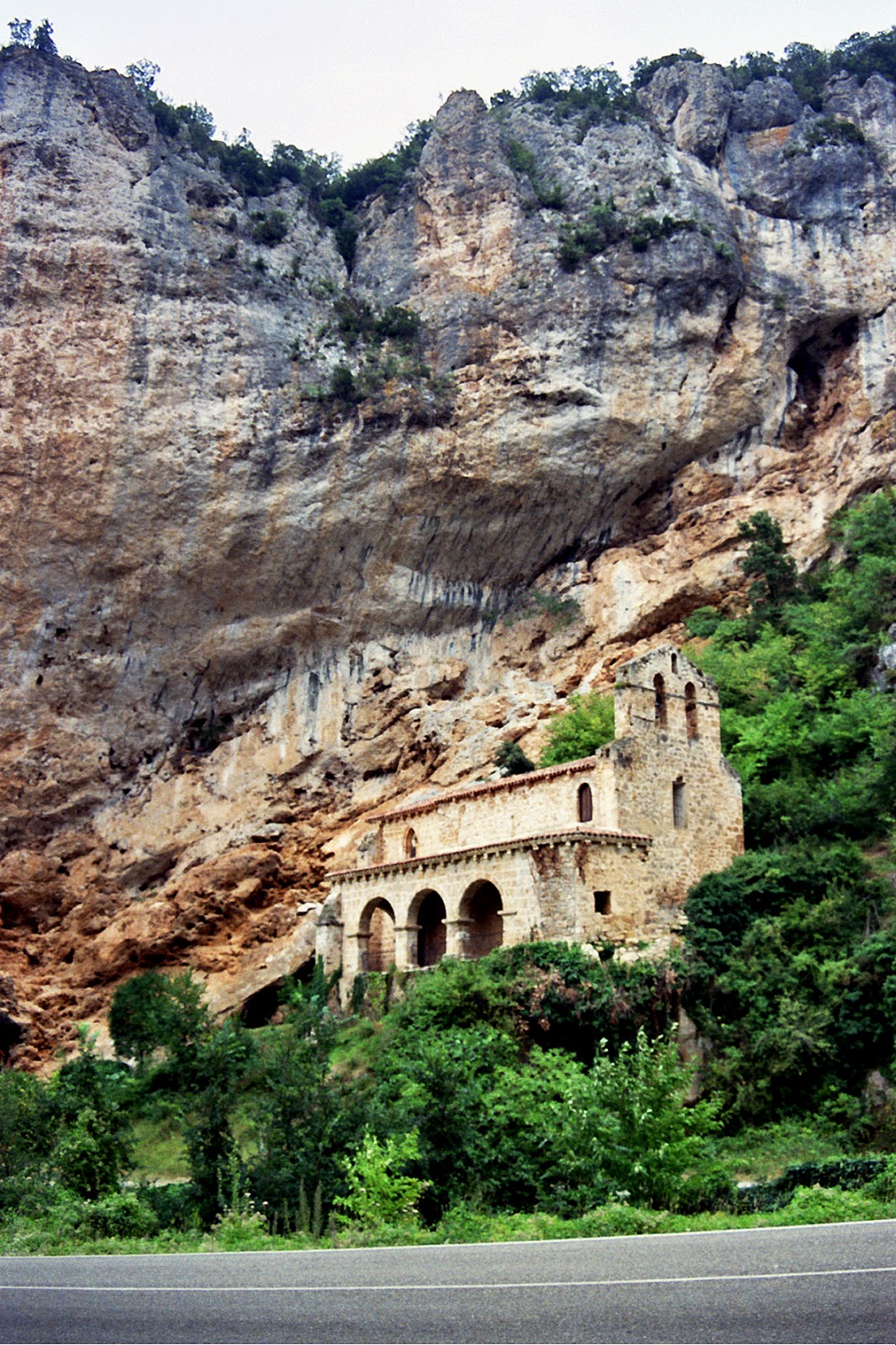 Foto de Ermita de Santa María de la Hoz en Valdeprado del Río, Cantabria