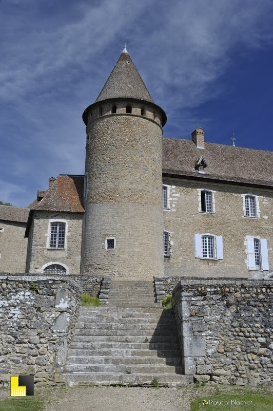 une tour du chateau de virieu photo Pascal Blachier