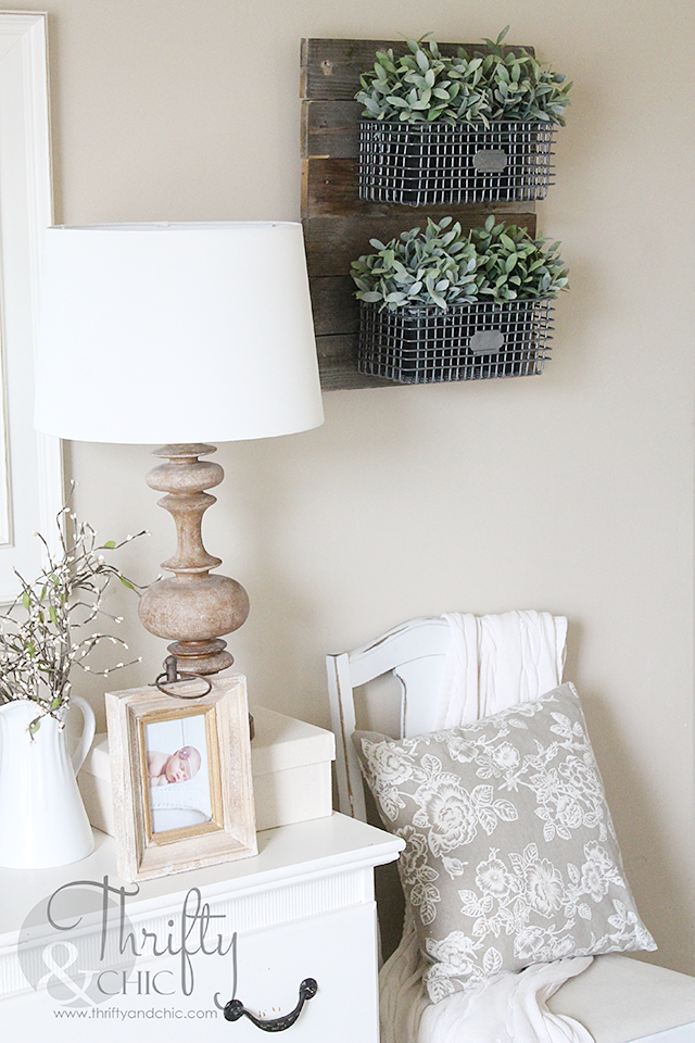 Hanging Photos On Wire thrifty and chic - diy projects and home decor Hanging Photos On Wire thrifty and chic - diy projects and home decor