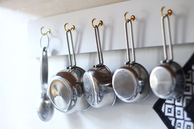 DIY Hook Rack - Organized kitchen = Happy girl