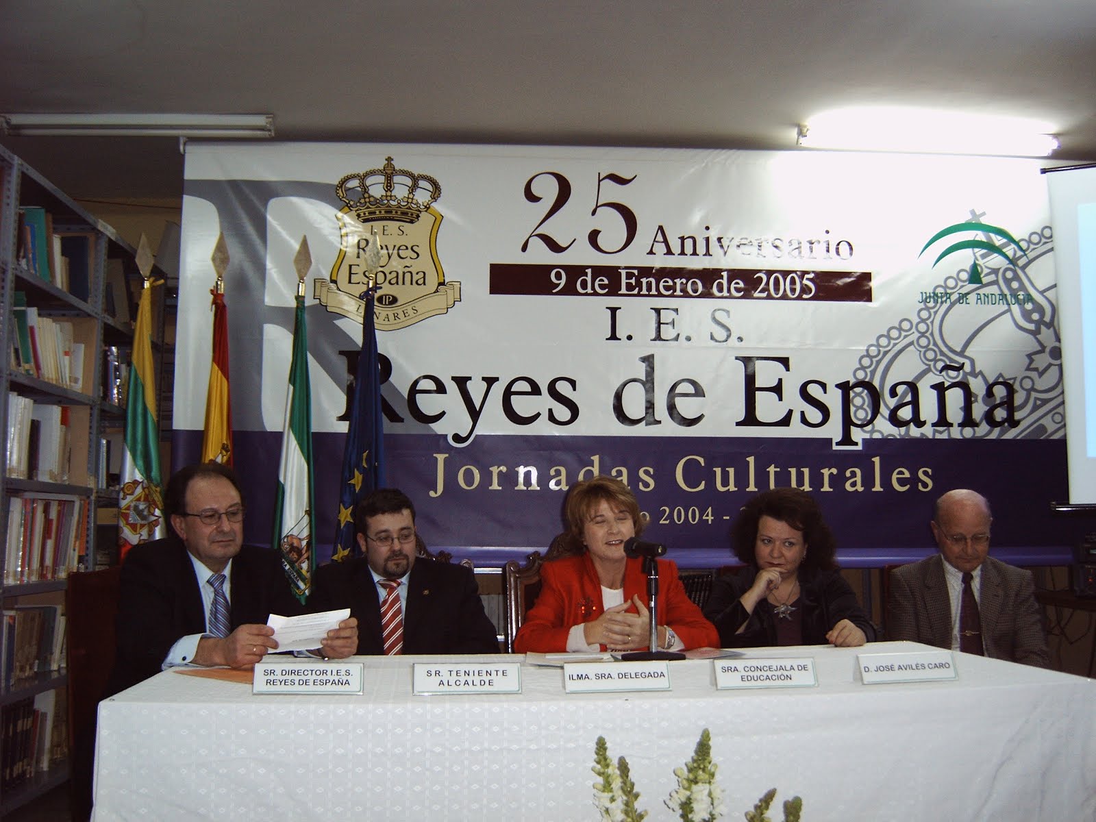 XXV ANIVERSARIO DE LA INAUGURACIÓN DEL I.E.S. REYES DE ESPAÑA (I). CURSO ACADÉMICO 2004/05.
