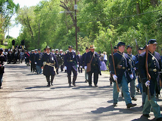 Columns of infantry in 150th Anniversary Lincoln Funeral Procession. Columns of infantry in 150th Anniversary Lincoln Funeral Procession.
