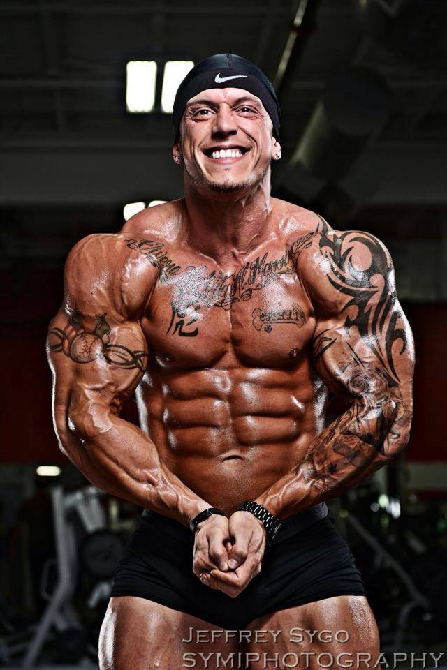 Worldwide Bodybuilders: American hunk Mike LaCombe