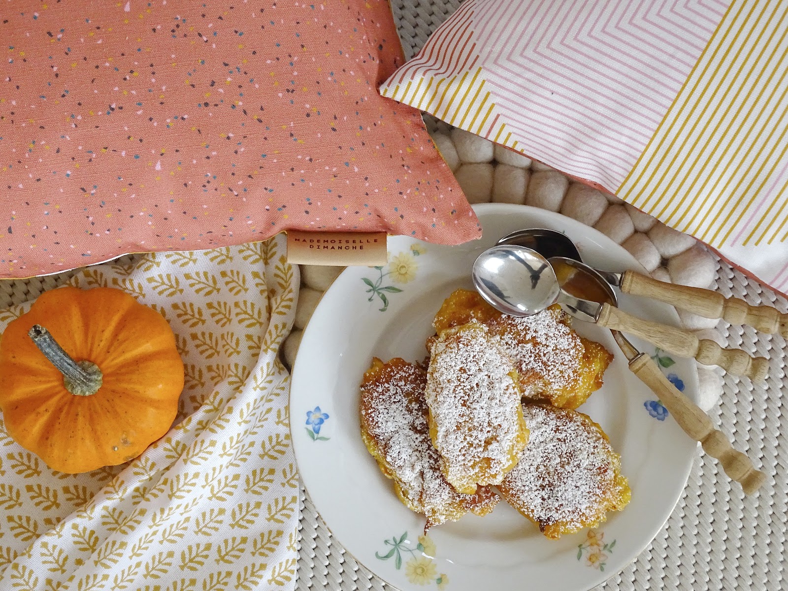 Rezept Kürbis-Quark-Krapfen und Farbtrends, Heimtextilien und Dekoideen in Ocker, Senf und Altrosa - https://mammilade.blogspot.de Rezept Kürbis-Quark-Krapfen und Farbtrends, Heimtextilien und Dekoideen in Ocker, Senf und Altrosa - https://mammilade.blogspot.de