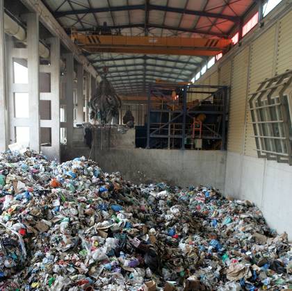 Η Ε.Ε. δεν πετάει άλλα λεφτά στα σκουπίδια... Με μια γνωμοδότηση-κόλαφο «τινάζει στο αέρα» το διαμορφωμένο στην Ελλάδα σκηνικό για τη διαχείριση των απορριμμάτων