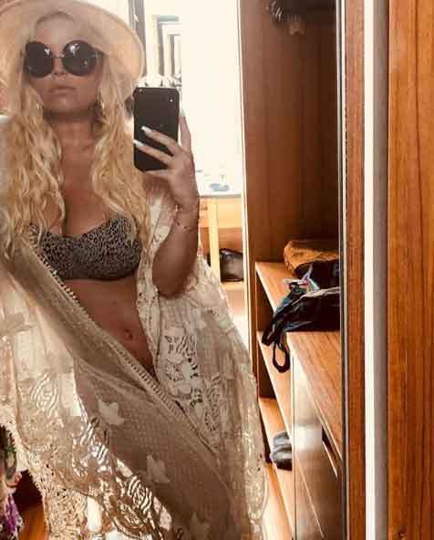 Jessica Simpson in bikini Jessica Simpson in bikini