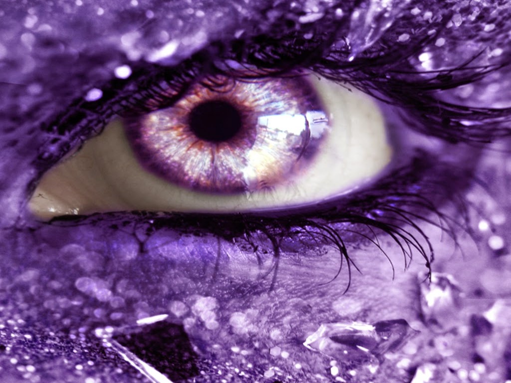 Фиолетовые глаза. Красивые фиолетовые глаза. Фиолетовый глаз на аву. Цвет глаз.