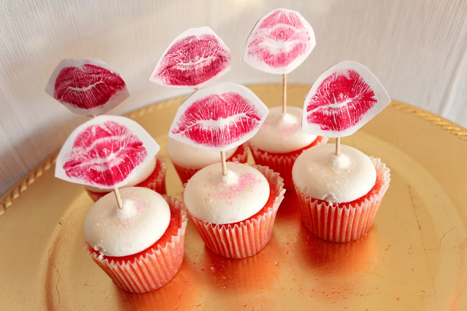 Sea of Blooming Dreams DIY // Lipstick Kiss Cupcake Toppers