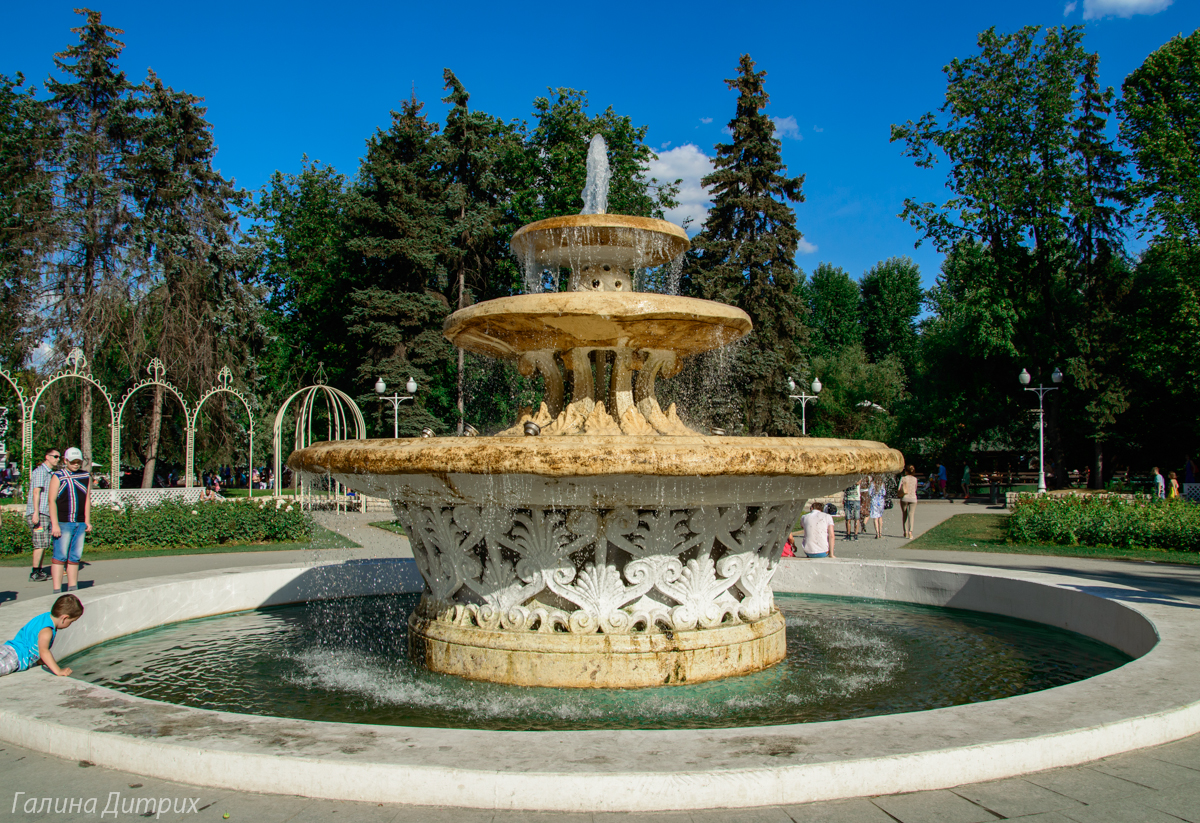 Парк Горького фонтан перед мостом фото