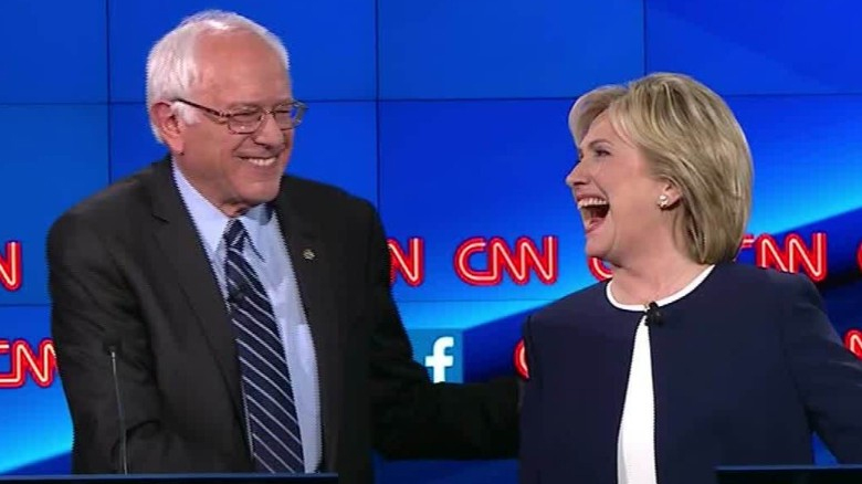 Bernie Sanders Mundur dari Capres dan Mendukung Hillary Clinto