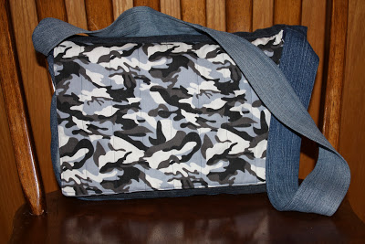 Azio Quilt Messenger Bag