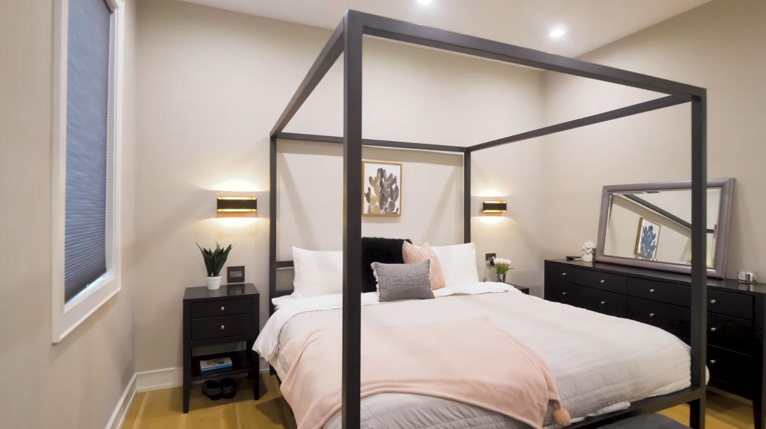 35 Interior Design Photos vs. 3046 N Ashland Ave Unit 1, Chicago Luxury Townhome Tour