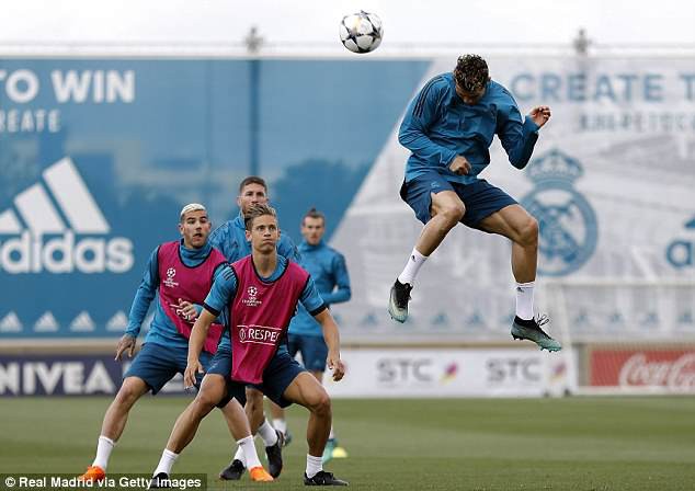 Ronaldo và đồng đội pose ảnh như biệt đội Avengers, sẵn sàng tái chiến Bayern -4 Ronaldo và đồng đội pose ảnh như biệt đội Avengers, sẵn sàng tái chiến Bayern -4