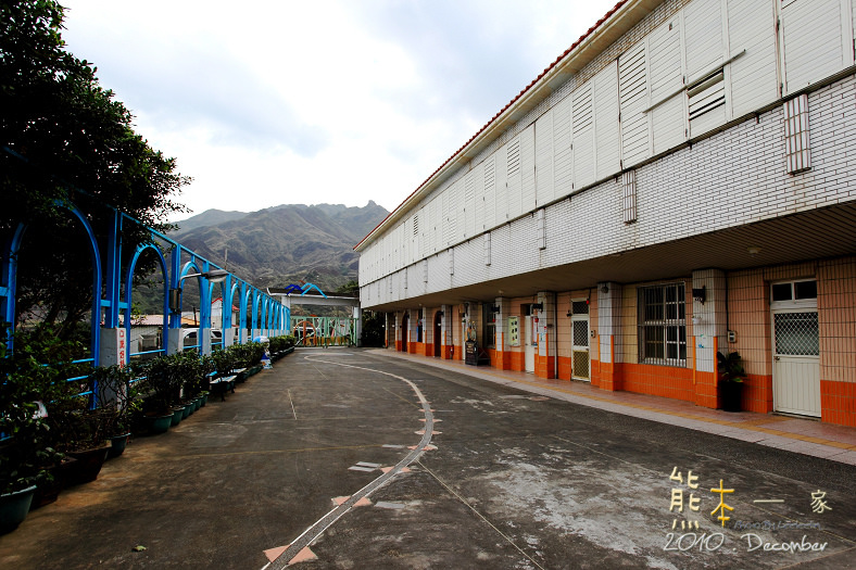 濂洞國小-黃金瀑布-陰陽海|新北超大室內溜滑梯|新北瑞芳九份景點